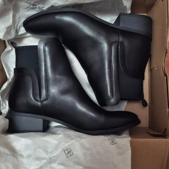 Women's Fall Ankle Chelsea Boots - Picture 2 of 6